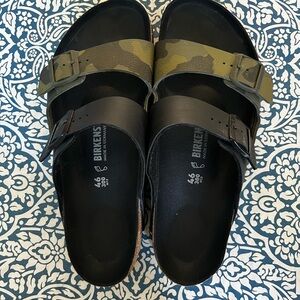 Like new Birkenstock sandals camo-black
